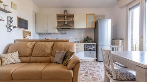 panoramica della zona giorno condivisa con balcone