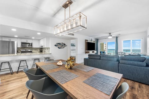 Dine with a View – Enjoy your meals while taking in stunning Gul