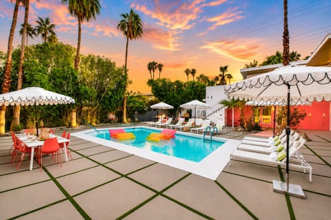 Twilight poolside dining beneath the palms sets the mood for relaxed Palm Springs evenings.