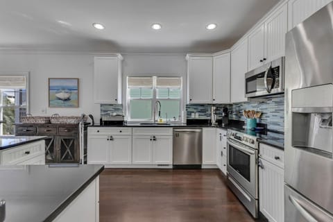 Palm Tree Palace-Kitchen