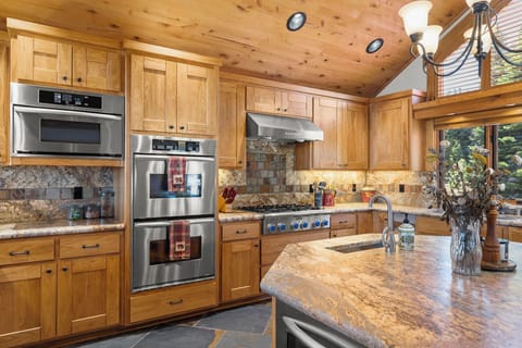 Double Oven - Moonridge Lodge