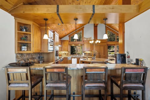 Breakfast Bar - Moonridge Lodge