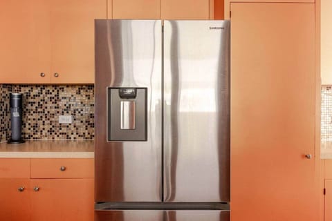 Kitchen Samsung refrigerator with ice maker