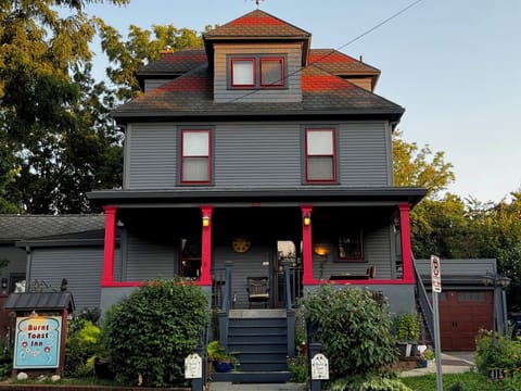 Burnt Toast Inn William St