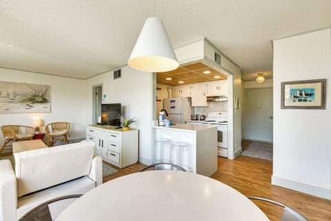 Dining Area | Dishware/Flatware