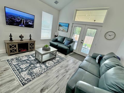 Livingroom leather sofa and queen sleeper