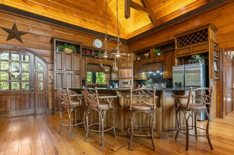 Selah Vista Grand Kitchen