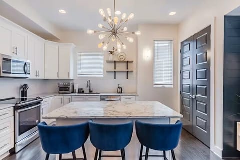Room for 3 at the kitchen island