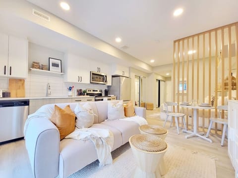 Open concept, bright and clean!