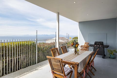 Dorian Place Oceanview Getaway in Simon’s Town (30891)