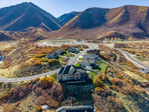 Eagle View Getaway with Beautiful Mountain & Valley Views