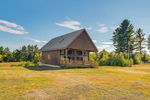 Salem Township Vacation Rental | 3BR | 2BA | 2,000 Sq Ft | 5 Steps to Enter