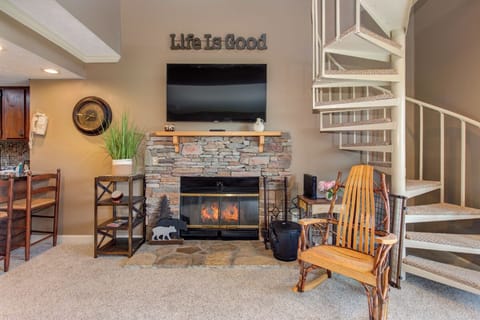 TeeTop Getaway's cozy living area