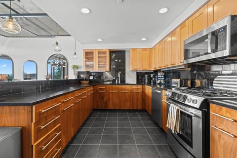 Fully stocked kitchen, ready for your inner chef.