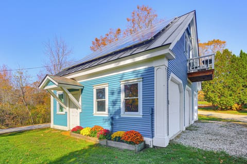 Rochester Vacation Rental | 1BR | 1BA | Stairs Required to Enter | 700 Sq Ft