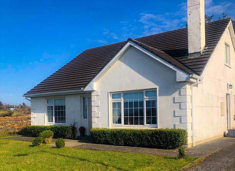 Springwood Cottage Louisburgh. Coastal holiday home close to sea.