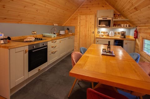 Fully fitted kitchen