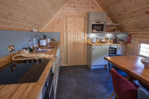 Fully fitted kitchen