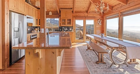 Open Kitchen / Dining area