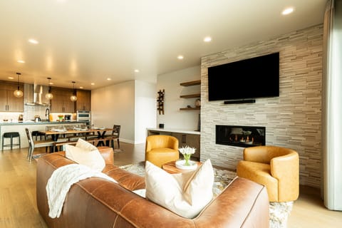 Main Living Room (2nd Floor)