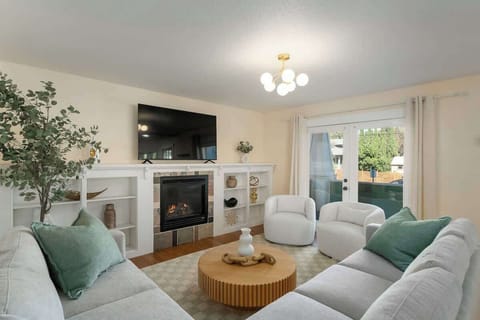 Warm and inviting living room with a Smart TV and fireplace, ideal for cozy nights in.