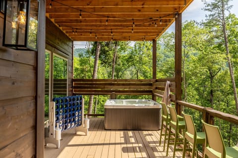 [Patio / Ground] Hot tub with connect four game