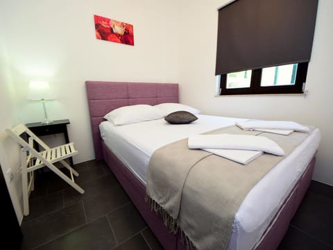 Furniture, Property, Building, Comfort, Pillow, Textile, Bed, Wood, Interior Design, Bed Frame