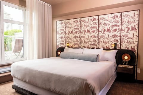 Bedroom with 1 King Bed