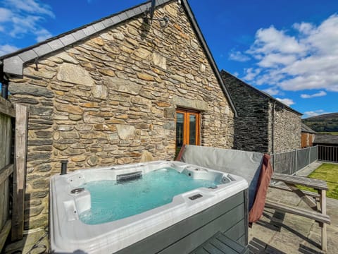 Hot tub | The Dairy - Plas Isaf, Corwen