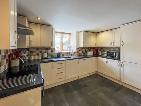 Kitchen | The Dairy - Plas Isaf, Corwen