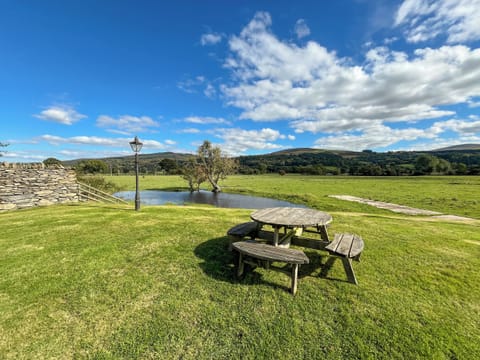 Sitting-out-area | The Dairy - Plas Isaf, Corwen