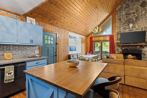 Big space, big vibes! With an open-concept design, you can cook, mingle, and lounge like it’s one big hangout zone. Perfect for family, friends, and fun.