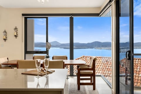 "The View" Nick Australia Nick Rating, 5 stars ,· February 2024 Amazing views! Perfect place for a weekend away. Abundance of space, well equipped house and with the best views in Hobart! Could not have asked for much more. Would highly recommend.