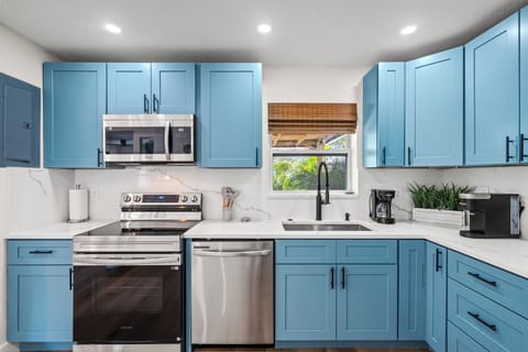 Modern kitchen / Fully stocked with stainless steel appliances