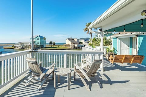 Breezy balcony views!