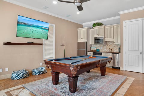 Game Room - Pool Table - Kitchenette