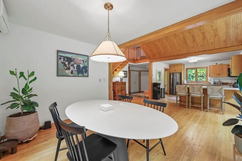 Dining room for enjoying meals with the familly.
