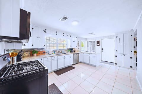 Chef’s Delight: Bright kitchen with granite countertops and all the essentials for culinary adventures!