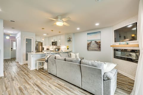 Living Room | Central A/C | Free WiFi