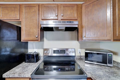 
Fuel up for a day of adventure or wind down with a late-night snack. This kitchen has everything you need and more.