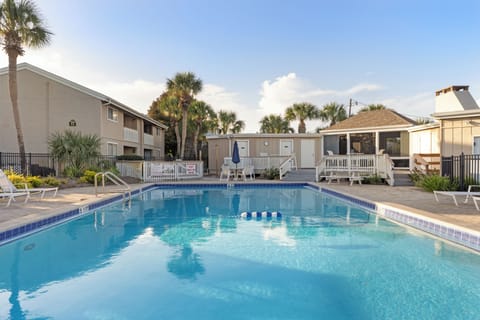 Unwind by the communal pool.
