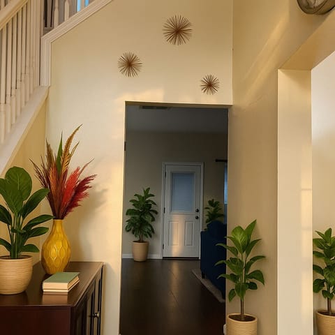 Welcoming entry way with high ceiling