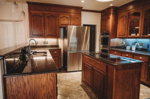 Kitchen, dishwasher is next to sink