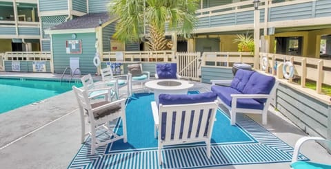 Nice firepit near pool available for use.