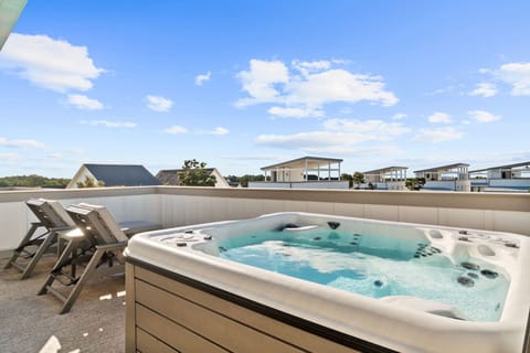 Roof Top Deck - Sun Loungers - Hot Tub