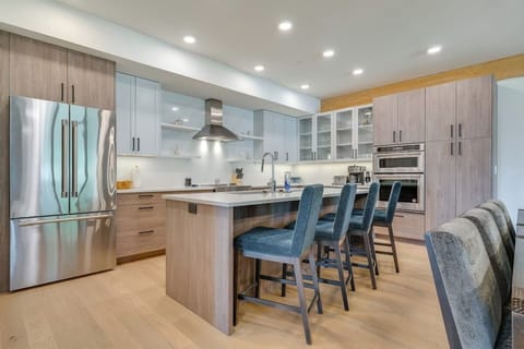 Chef's kitchen with counter seating for 4