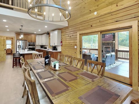 Dining Area - Seating for 10