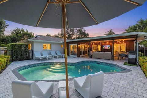 Private Heated Pool with Safety Fence off covered Lanai wt 4k tv & outdoor dinning area for 8 and bbq grill.  Large Fenced in yard with mature landscaping for added privacy