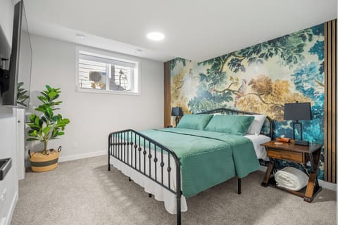 Ensuite master bedroom, comfortable and tastefully done for the artistic you. This artful accent wallpaper elevates your surroundings and offers an immersive nature inspired rest. Equipped with smart TV, bedside lamps, alarm and king sized bed.