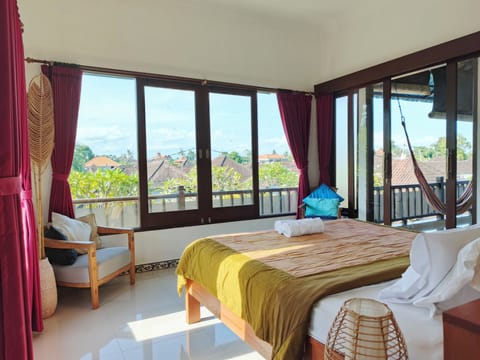 Bedroom 1 (Master) Wake up to the village skyline with the sounds of the birds. 